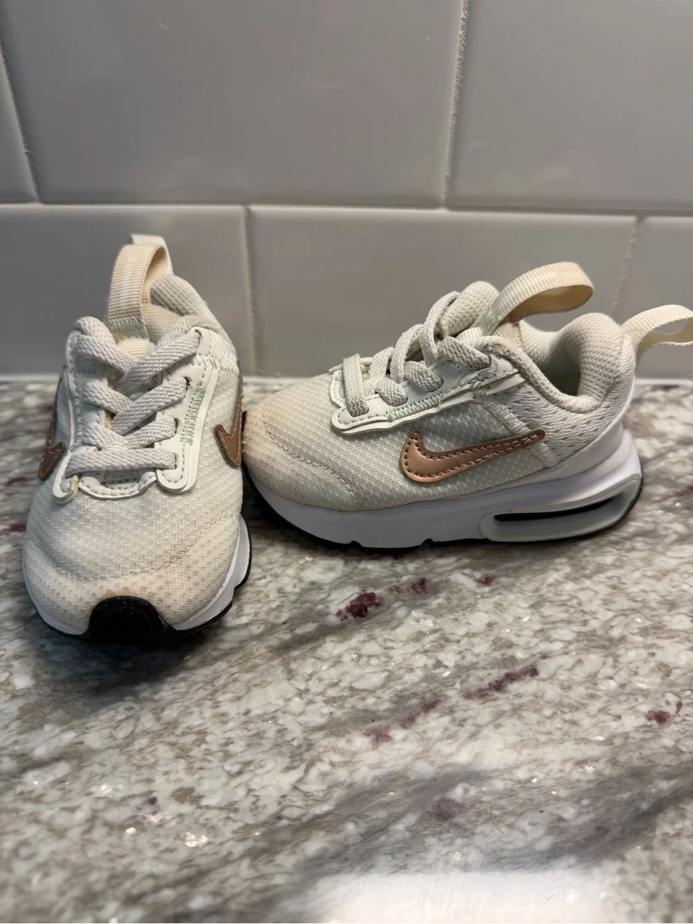 Toddler Nike Air Max size 4